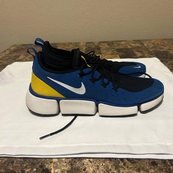 Nike Pocket Fly Dm Men’s Running Training Shoes Sneakers, Size 12 - Picture 2 of 12